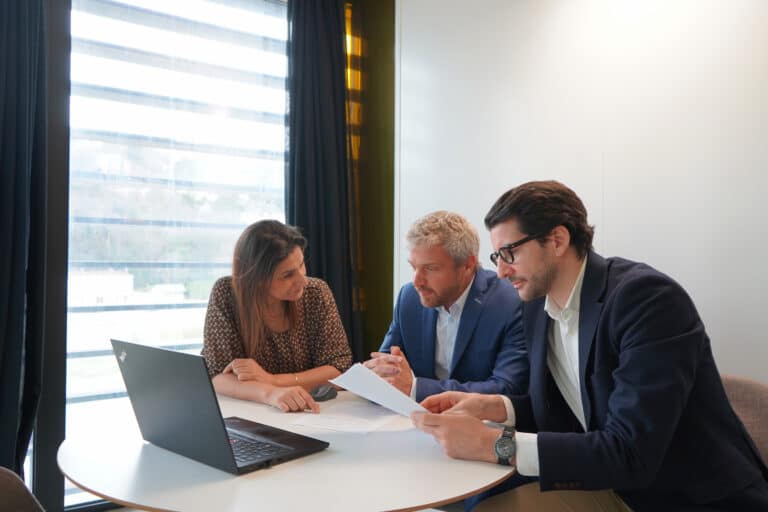 ABGi France - Trois consultants en réunion